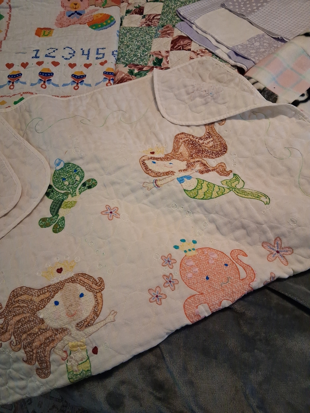 Large Crib/ Lap Quilt Lot Some Vintage Or Unfinished Or Handmade - Picture 6 of 10